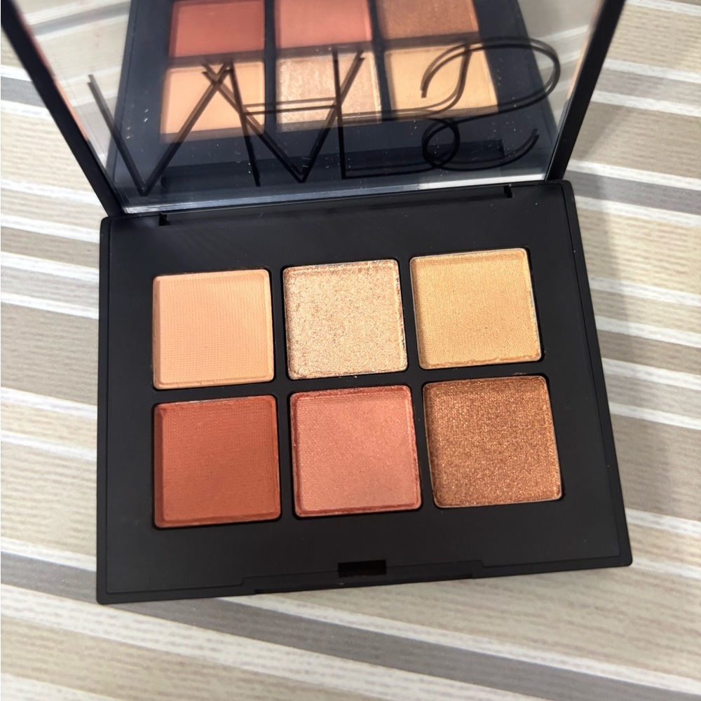NARS VOYAGEUR Eyeshadow Palette - Picture 2 of 2